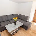 Apartamentai Pas Kaju Senamiestyje Salia Botanikos Parko Apartment